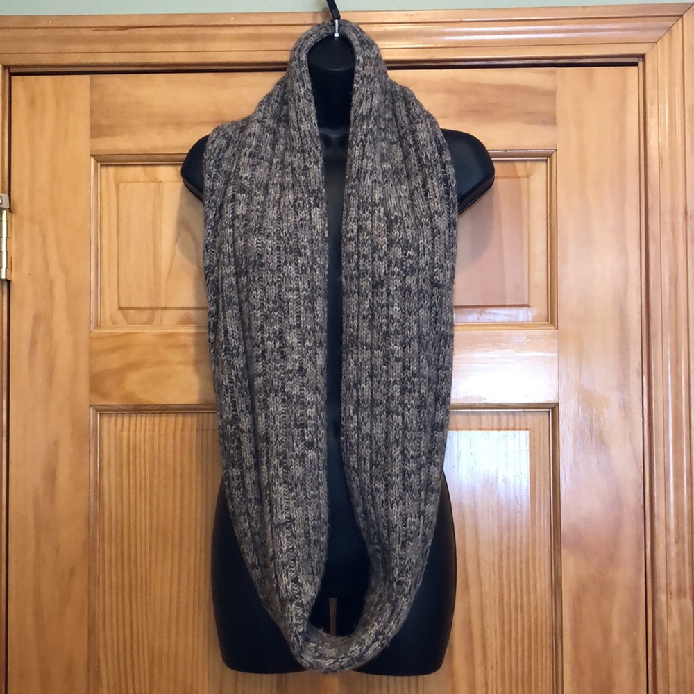 Club Monaco Alpaca Wool Taupe Gray Dual Contrast Knit Infinity Scarf